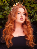 Wrap your hair in the grace of the Crystal and Pearl Floral Leaf Hair Wire in Gold. Dainty pearls and glittering crystals entwined with gold leaves create an enchanting accessory, ideal for embracing your inner goddess on special occasions.