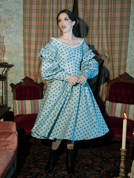 A vision of dark elegance, the Nosferatu Ellen Dress features a soft floral print and Victorian details, perfect for romantic evenings.