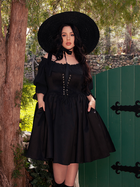 Its romantic flow conjures 19th-century sorrow and 21st-century allure.