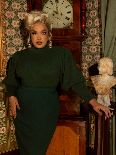 The epitome of gothic elegance, this hunter green pullover is tailored for the modern Victorian cyclist, featuring delicate pleats and refined button accents.
