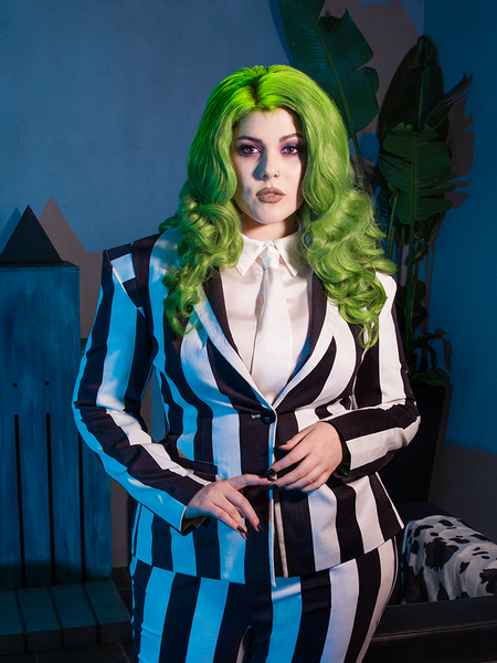 A daring mix of gothic edge and classic tailoring, the BEETLEJUICE™ Corset Blazer with striped detailing cinches your waist and spirits away mundane style.