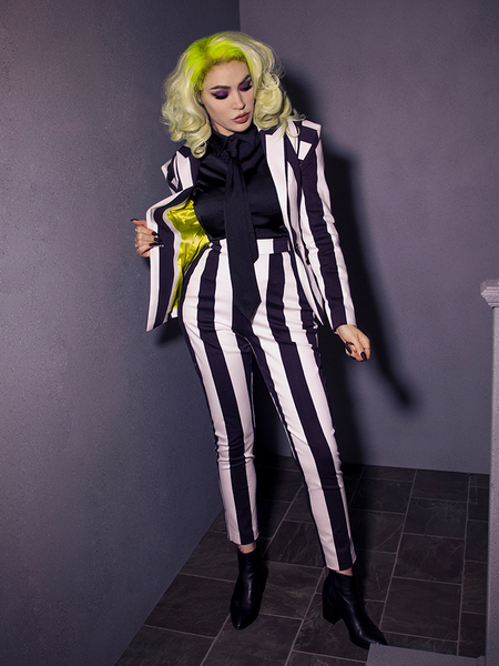 The BEETLEJUICE™ Striped Corset Blazer is a striking piece for gothic queens, featuring structured tailoring and monochrome stripes.