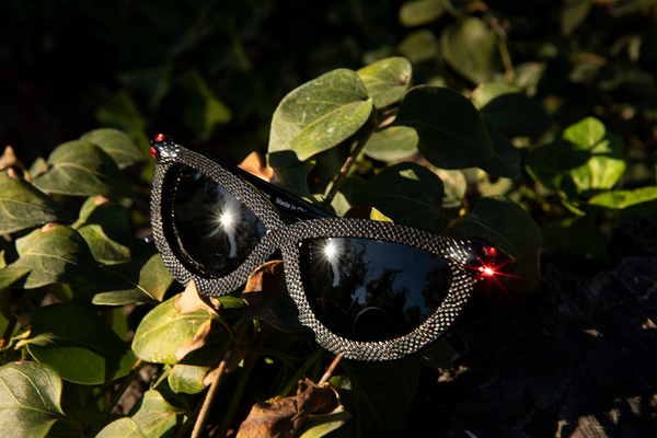 The red ruby of the snakes eye glistens on the Serpent Sunglasses in Black from La Femme en Noir.