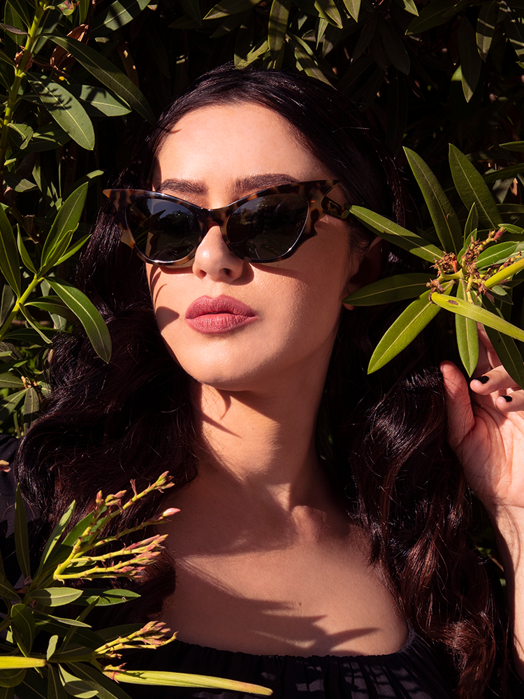 Vamp Batwing Sunglasses in Tortoise
