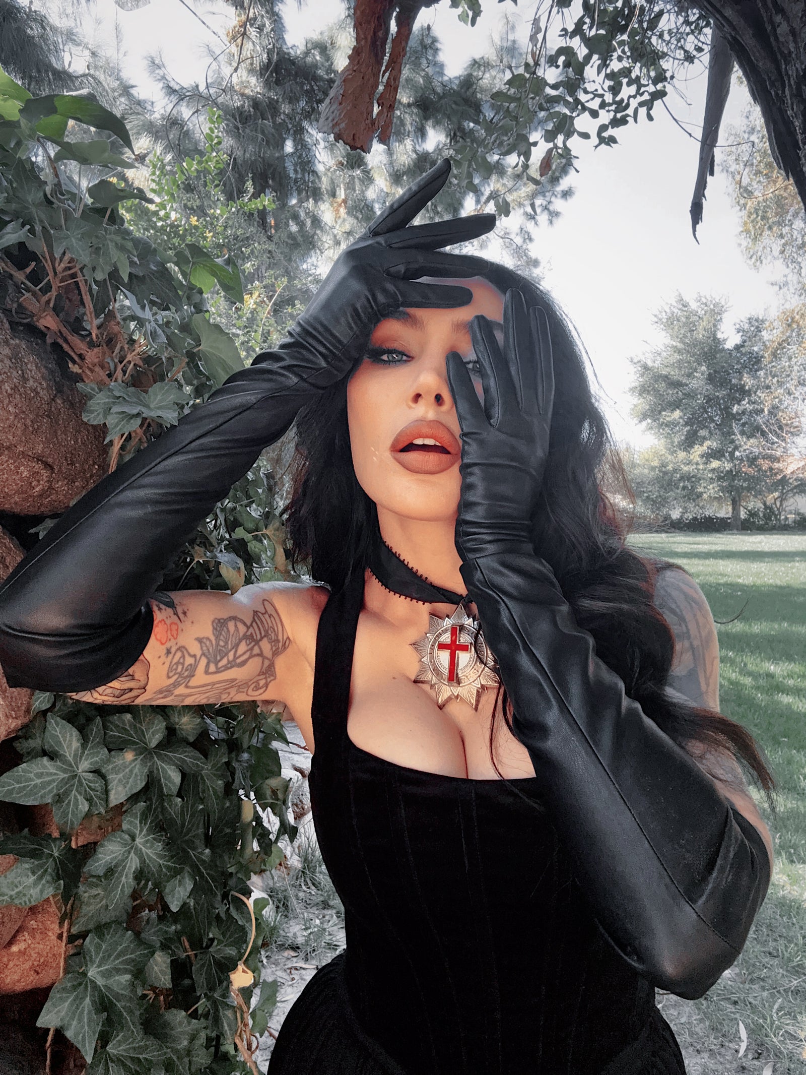 These Faux Leather Opera Gloves reach above the elbow, embodying dark elegance and providing a sleek, second-skin fit for the modern Victorian Goth.