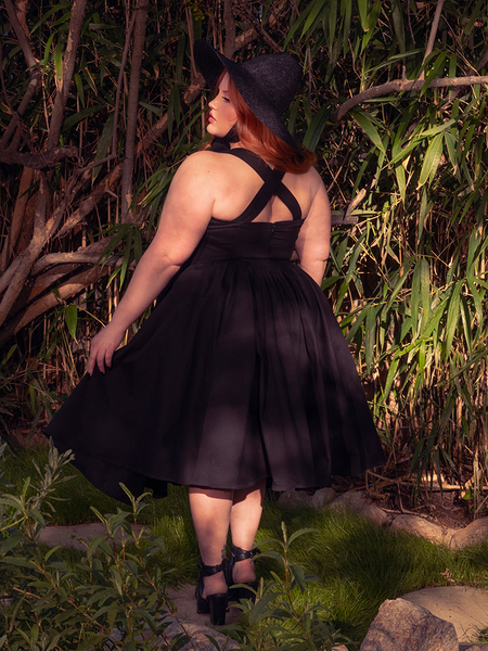 Embrace the gothic sophistication of the Ambrosia Dress in Black. Its elegant silhouette and rich, dark hues create a captivating aura, ideal for moonlit gardens and shadowy encounters.