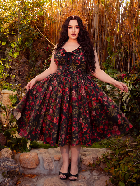 fitted lace wedding dress Dolce & Gabbana // Black & Red Silk Floral Dress VSP Consignment fitted lace wedding dress Dolce & Gabbana // Black & Red Silk Floral Dress VSP Consignment
