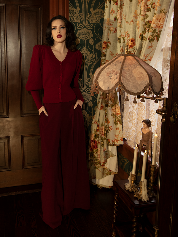 Crafted from soft, wrinkle-resistant crepe, these pants offer easy care and endless mystique for day-to-night enchantment.
