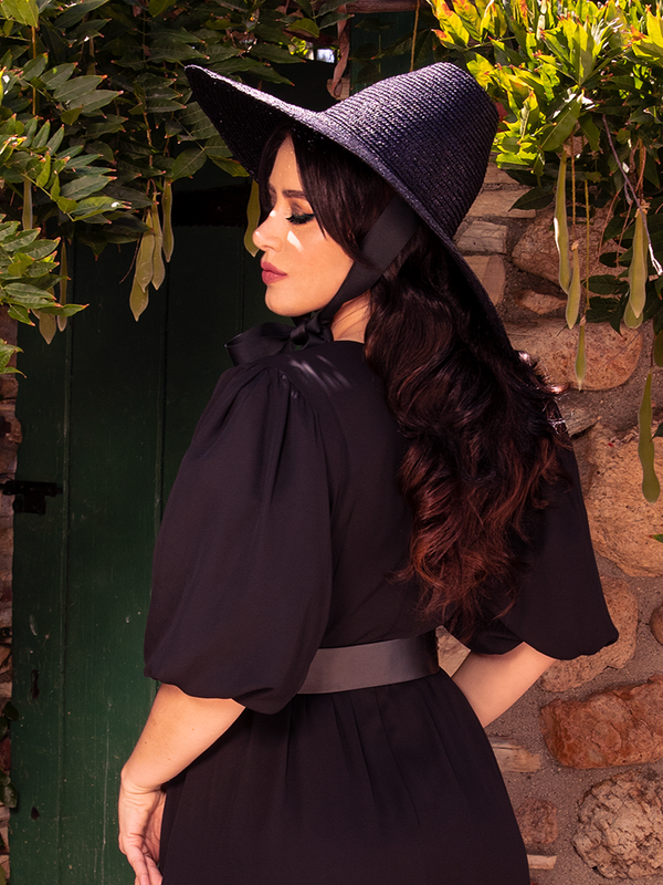 From La Femme en Noir's gothic clothing brand emerges an alluring model donning the Victorian Hands Belt in Silver.