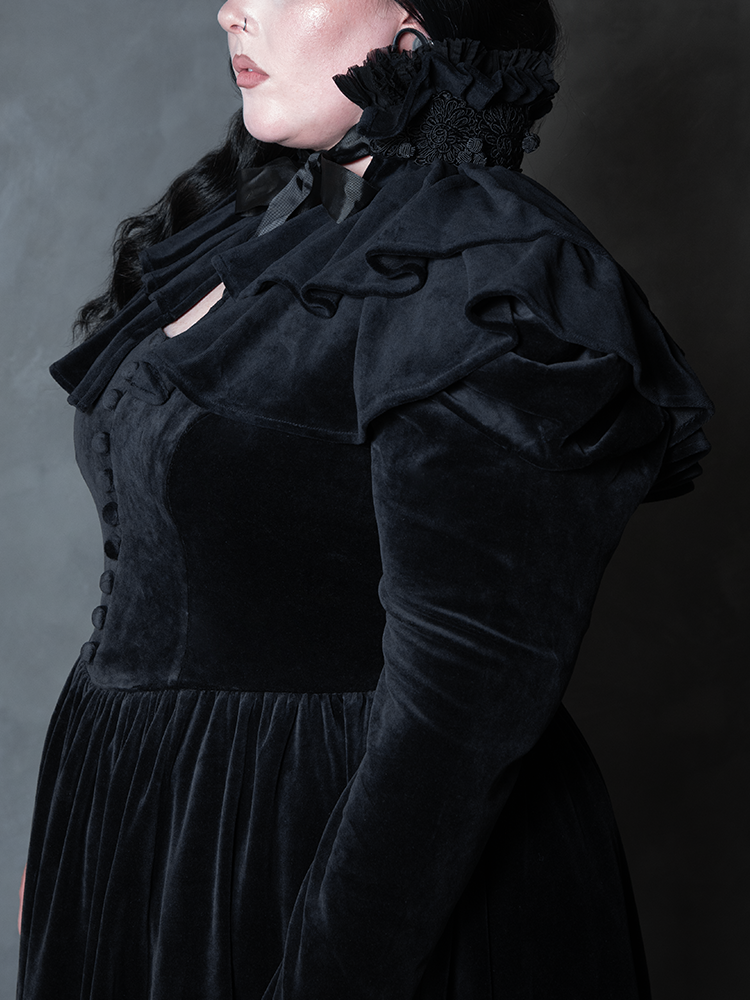 PRE-ORDER - Haunted Beauty Capelet in Black