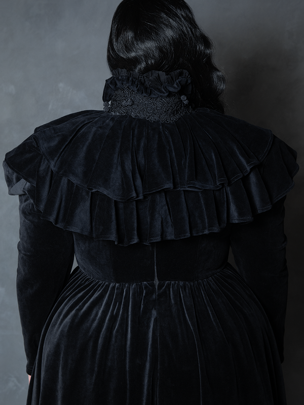 PRE-ORDER - Haunted Beauty Capelet in Black