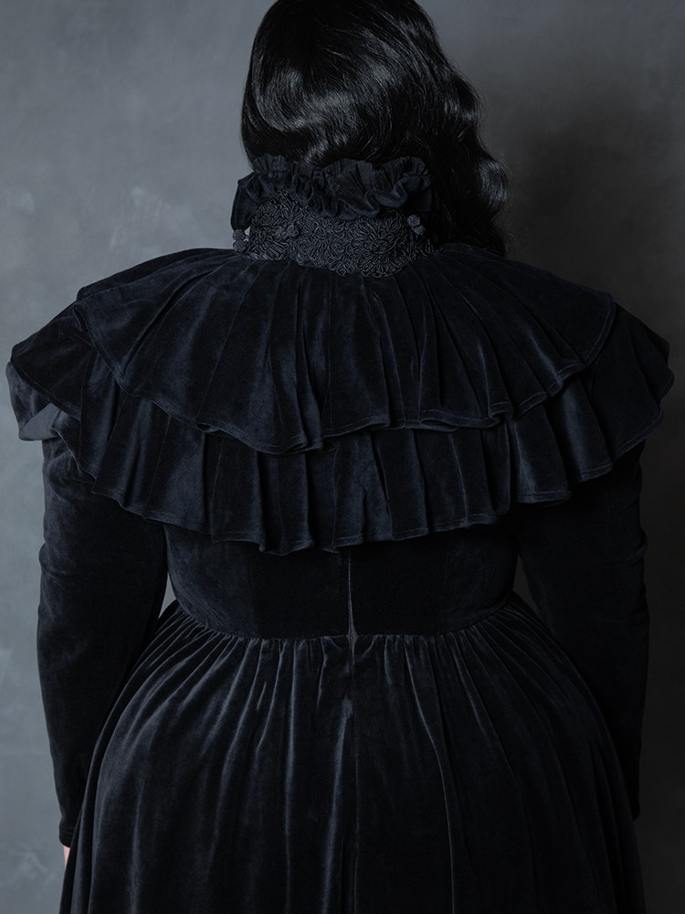 PRE-ORDER - Haunted Beauty Capelet in Black