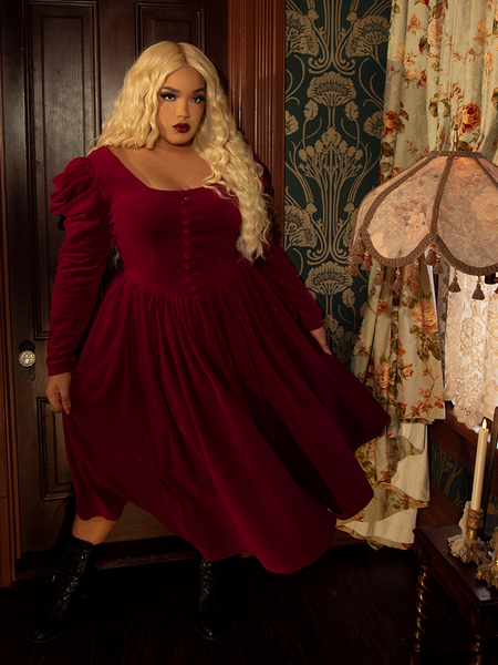 The Haunted Beauty Victorian Dress in Crimson brings dark elegance to life with its dramatic sleeves, ruffled lace accents, and a stunningly detailed bodice that defines Victorian sophistication.