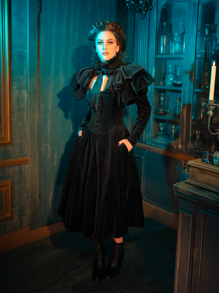 Ornate Victorian Lady Mourning Veil  Goth Glamour Clothing – La Femme En  Noir