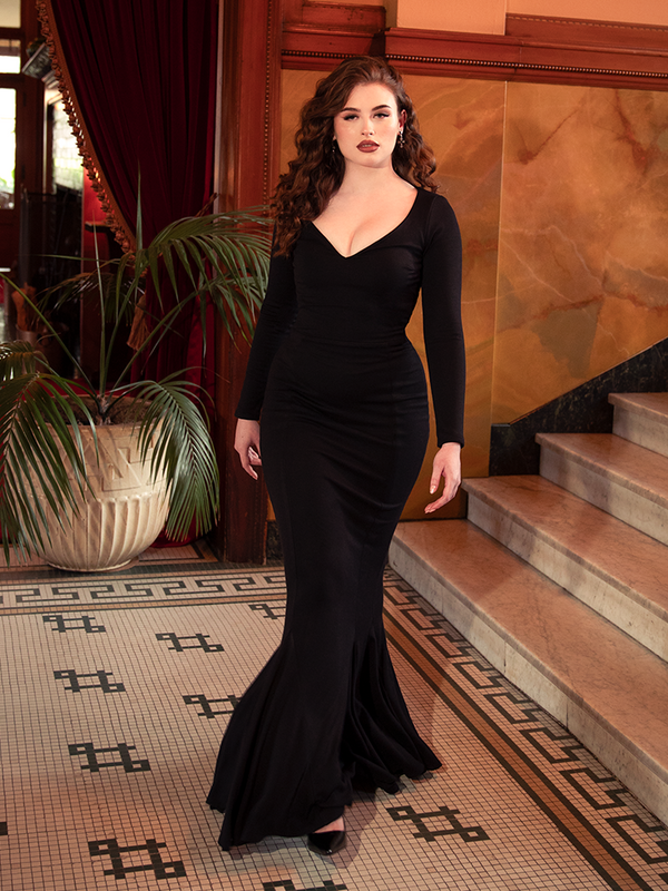 An icon of gothic glamour, the Morticia Dress in Black enchants with its elongated lines and dramatic sweep, embodying power and poise.