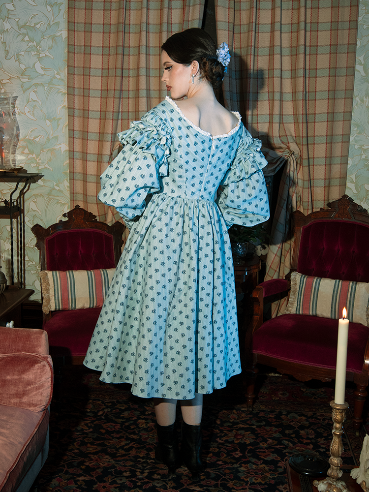 Step back in time with the Ellen Victorian Dress, where gothic elegance meets a wistful floral pattern for an unforgettable, haunting style.
