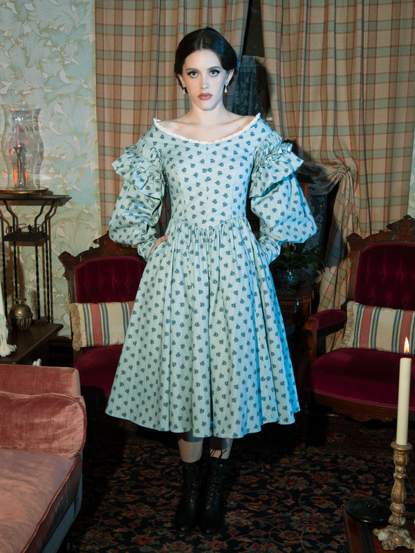 Perfect for evening strolls or candlelit dinners, the Ellen Victorian Dress in Blue Floral blends soft femininity with dark sophistication.