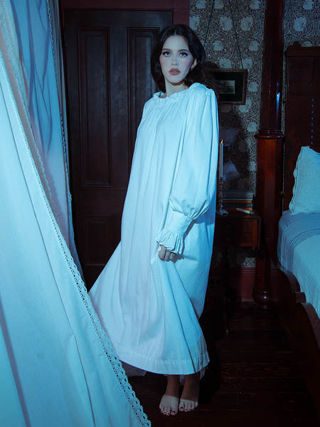 Embrace gothic serenity with the Nosferatu Sleeping Dress in Ivory, a perfect union of timeless style and graceful comfort.

