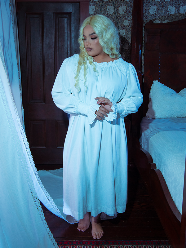 Perfect for quiet evenings, the Nosferatu Victorian Sleeping Dress in Ivory features a flowing design and delicate accents steeped in gothic allure.
