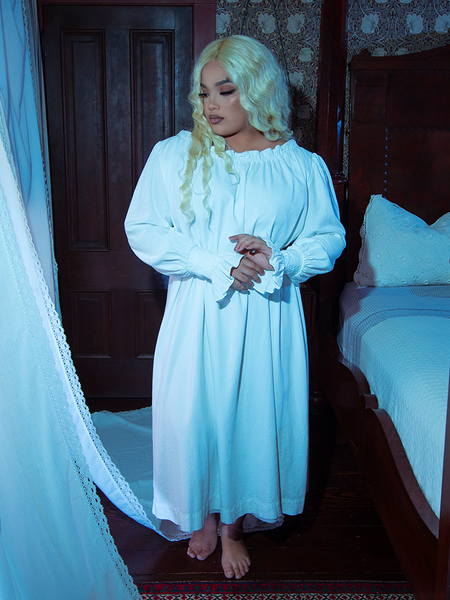 Perfect for quiet evenings, the Nosferatu Victorian Sleeping Dress in Ivory features a flowing design and delicate accents steeped in gothic allure.

