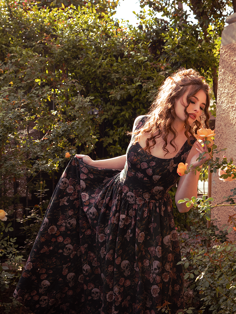Perfect for dusky gatherings, the Novella Maxi Dress in Decayed Beauty Print pairs an elegant silhouette with haunting floral decadence.