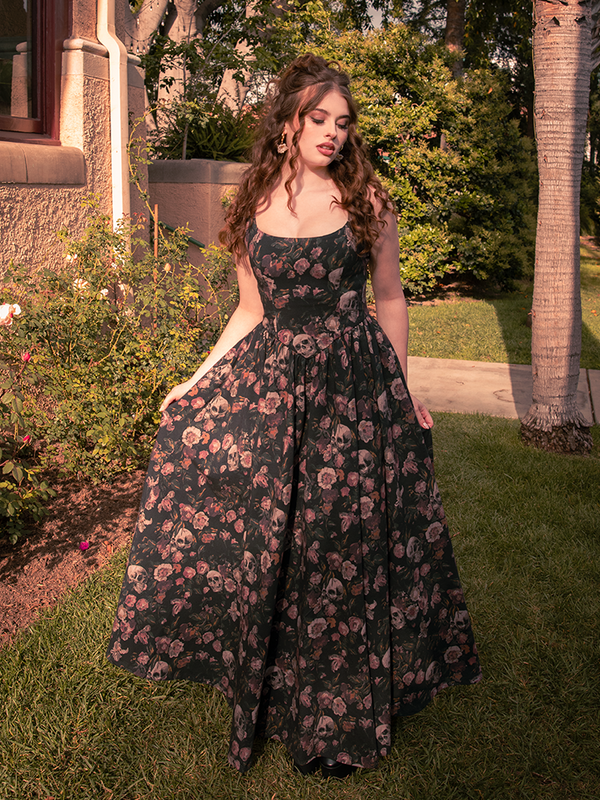 A tale of beauty and ruin, the Novella Maxi Dress in Decayed Beauty Print drapes the body in gothic grace and sweeping allure.