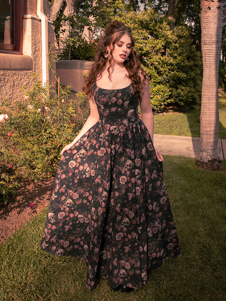 A tale of beauty and ruin, the Novella Maxi Dress in Decayed Beauty Print drapes the body in gothic grace and sweeping allure.