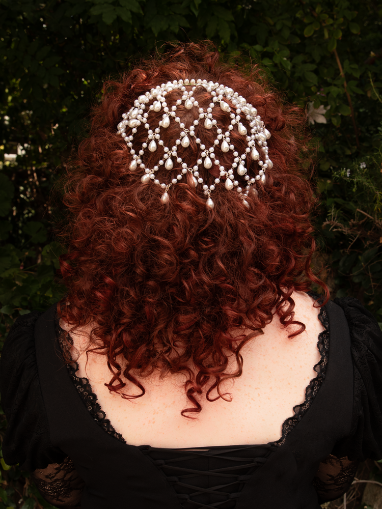Pearls descend from polished silver like whispered starlight, transforming the hair into a vision of gothic romance. Light on the crown, ideal for extended wear; gently wipe clean.