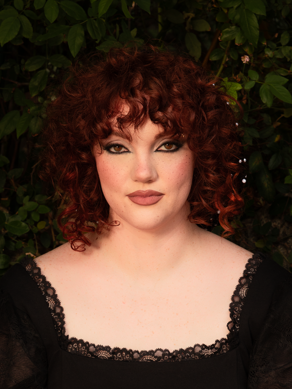 A dance of darkness and light, the Black Hair Net with Pearls entwines classic allure with gothic refinement. Perfect for soirées, rituals, or daily enchantment. Delicate yet durable, made for every queen of shadows.