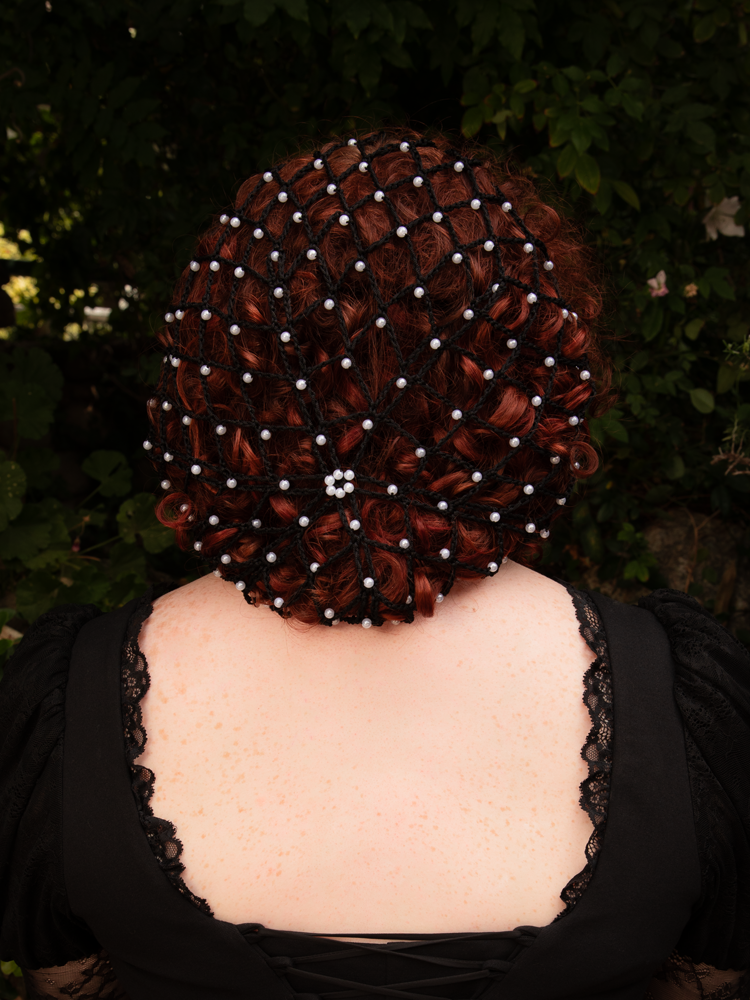 Darkly divine, this Black Hair Net with Pearls transforms every hairstyle into a work of nocturnal art. Lightweight, alluring, and endlessly elegant—perfect for stage, ceremony, or midnight strolls.