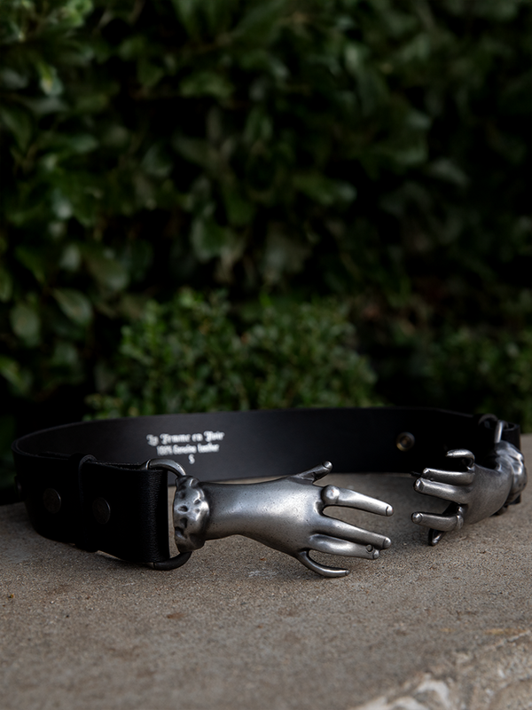 As if conjured from a 19th-century séance, this belt fuses artful metallurgy with gothic romanticism—perfect for corsets, coats, or velvet gowns.

