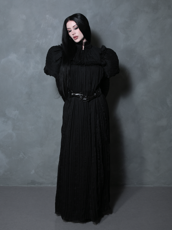 Elevate your dark academia wardrobe with this Victorian-inspired hand belt in a sleek noir finish.