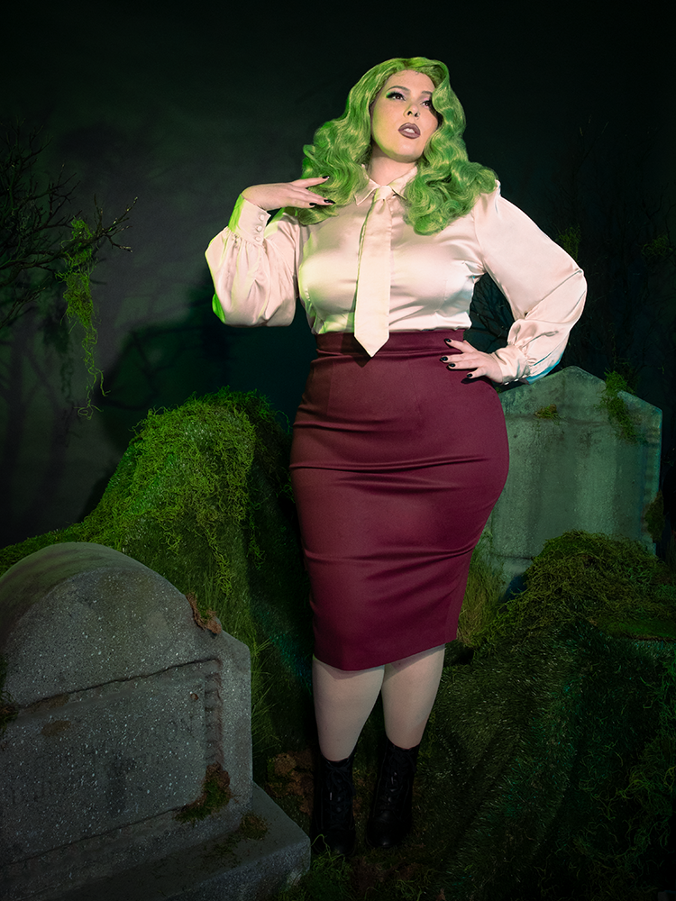 Vamp Suiting Skirt in Burgundy | Goth Style Clothing – La Femme En Noir