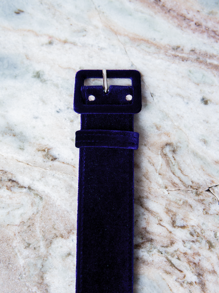 Close up shot of the 1.5" Belt in Midnight Blue Velvet from La Femme en Noir.