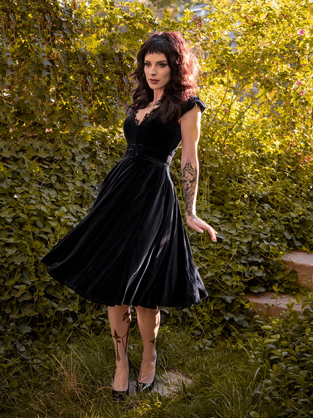 Black velvet swing sales dress