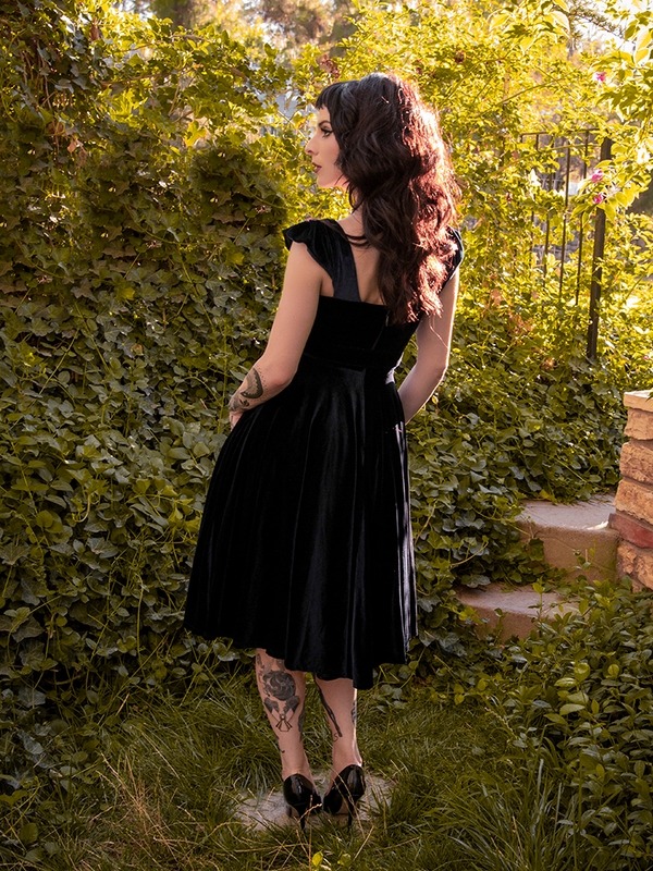 The back of the Baudelaire Swing Dress in Black being worn by La Femme en Noir model.