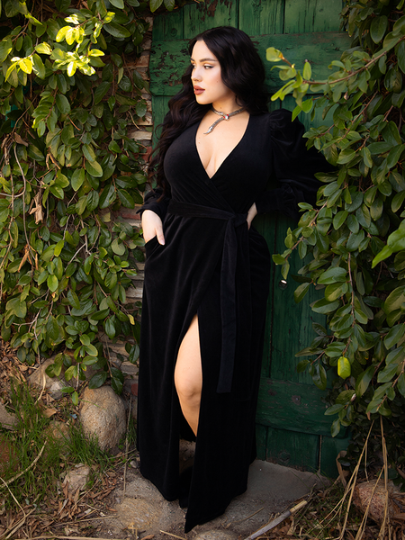 FINAL SALE - Sleepy Hollow™ Gothic Tales Velour Wiggle Dress in Black