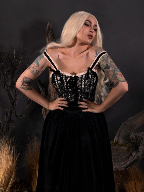 Victorian Hands Belt in Silver  Gothic Style Clothing – La Femme En Noir