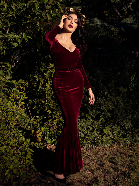 Vampira® Show Gown by La Femme En Noir