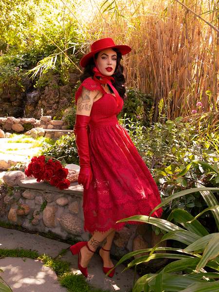 Micheline swinging in the Southern Gothic Skirt in Crimson along with matching shoes, gloves and hat. All goth clothing items from La Femme en Noir.