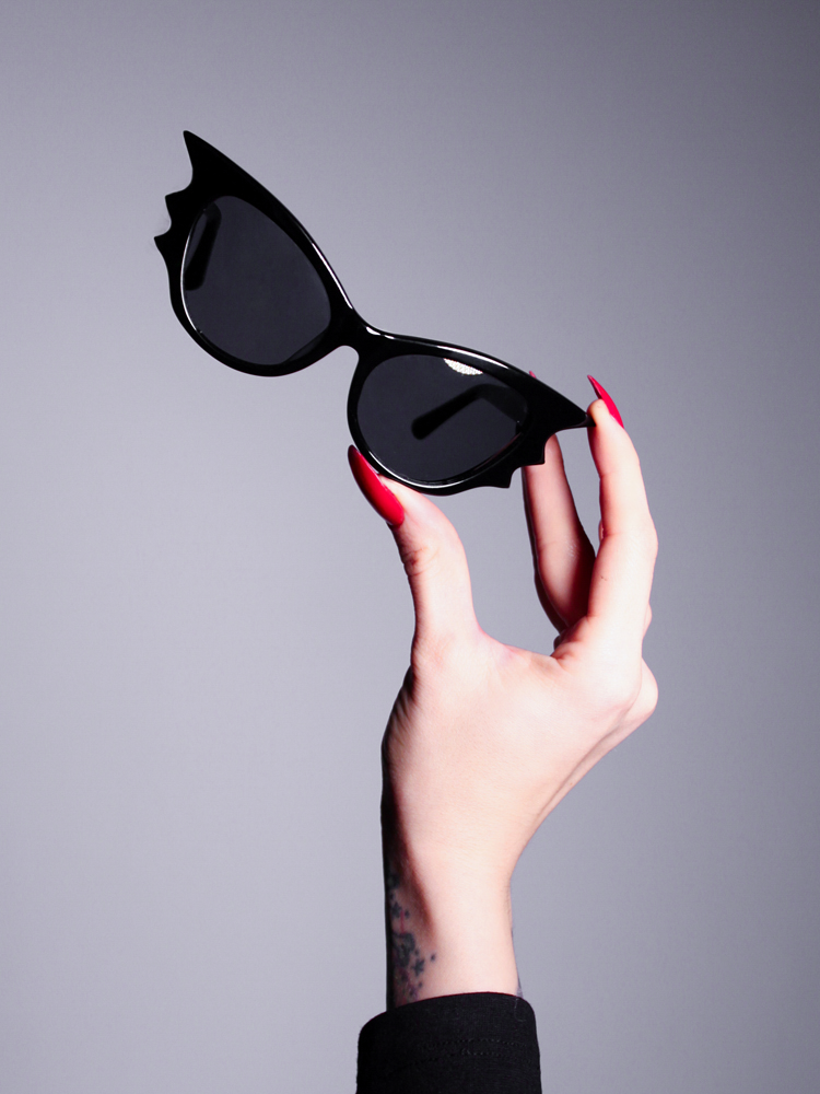 Flip-up Cat-eye Frame Palmer Sunglasses in Black/black - Women